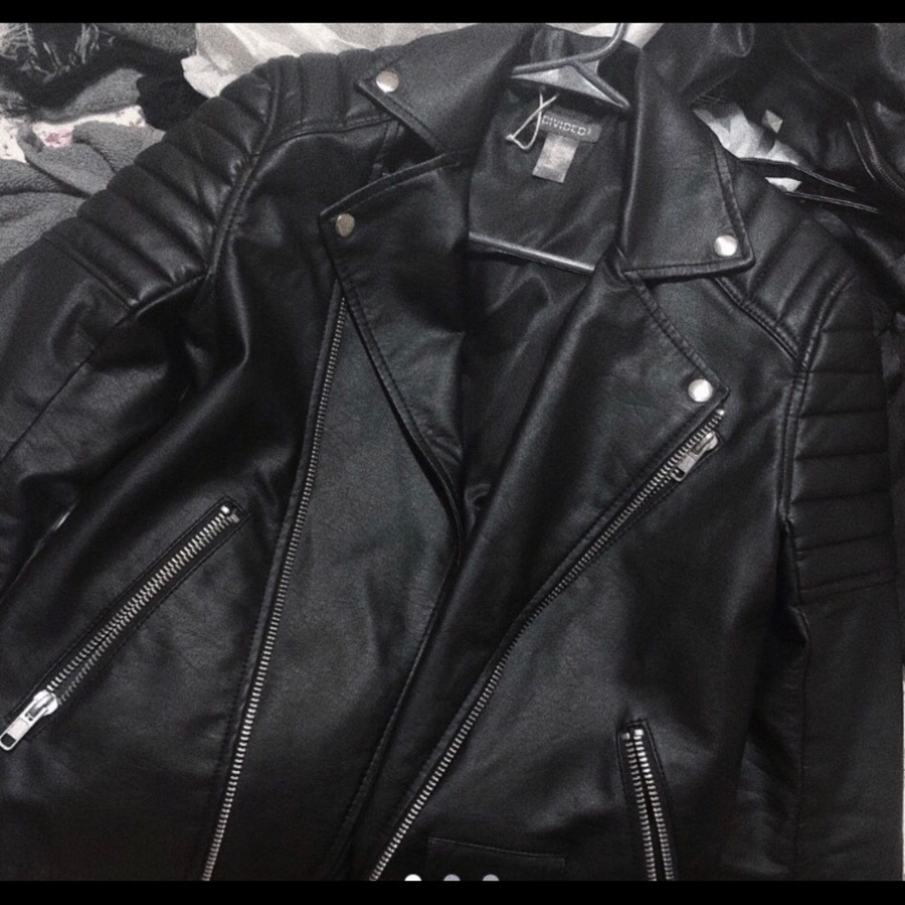 Faux Leather jacket (Pm before purchasing!)